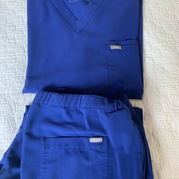 FIGS brand scrub sets - Picture 6 of 7